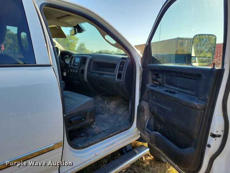 image for item EA2646 2017 RAM 5500 Crew Cab flatbed truck