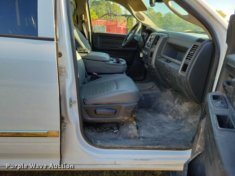 image for item EA2646 2017 RAM 5500 Crew Cab flatbed truck