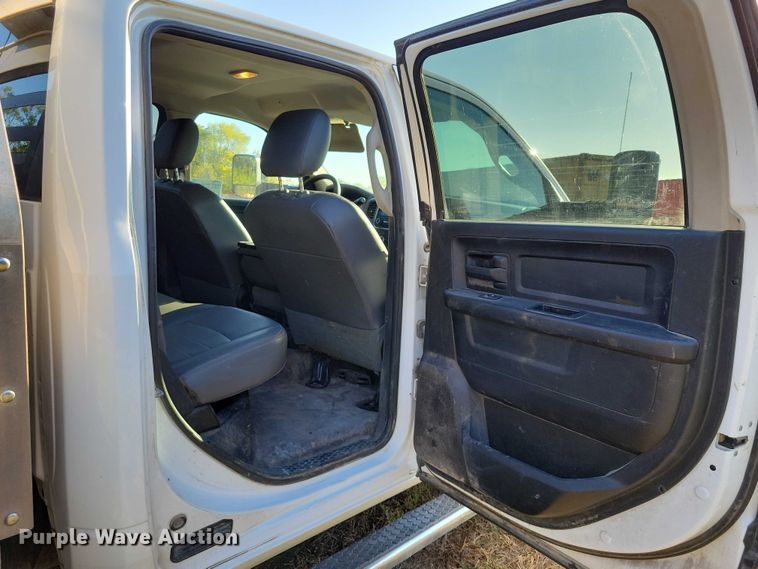 image for item EA2646 2017 RAM 5500 Crew Cab flatbed truck