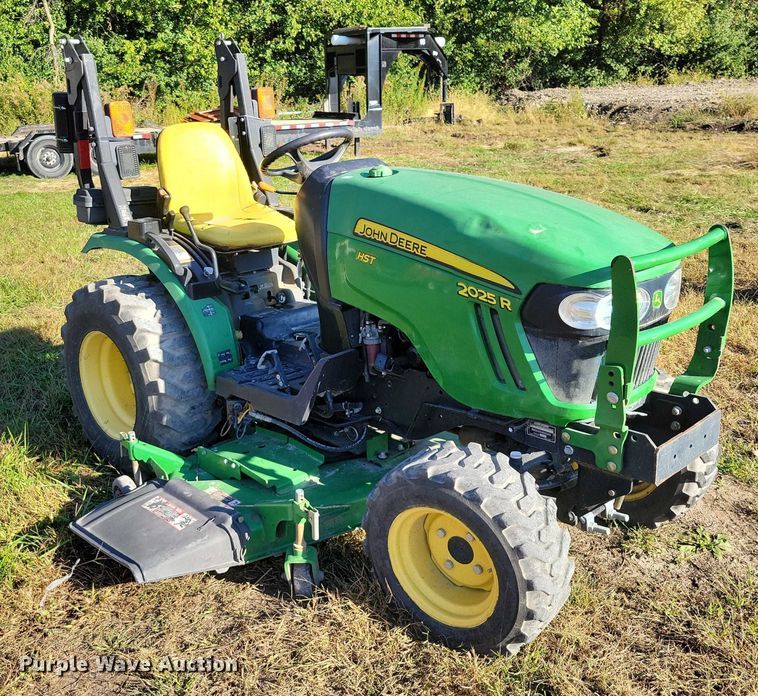 image for item EA2647 2014 John Deere 2025R MFWD tractor