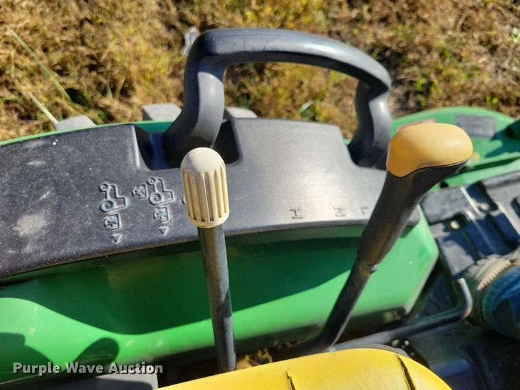 image for item EA2647 2014 John Deere 2025R MFWD tractor