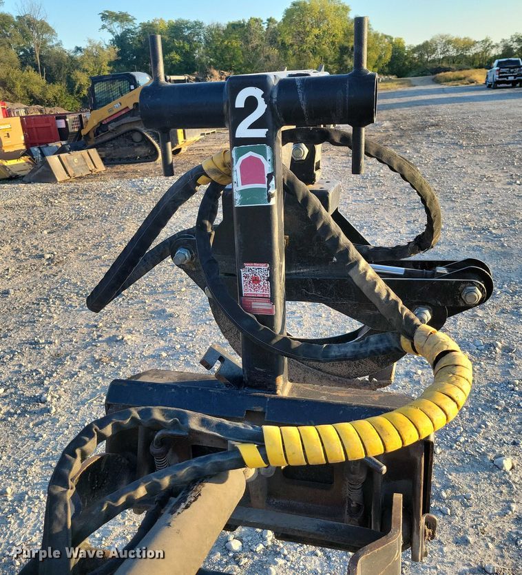 image for item EA2651 Branch Manager T10014 compact utility loader grapple