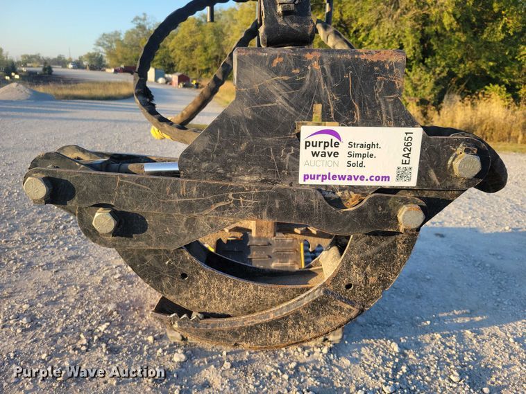 image for item EA2651 Branch Manager T10014 compact utility loader grapple