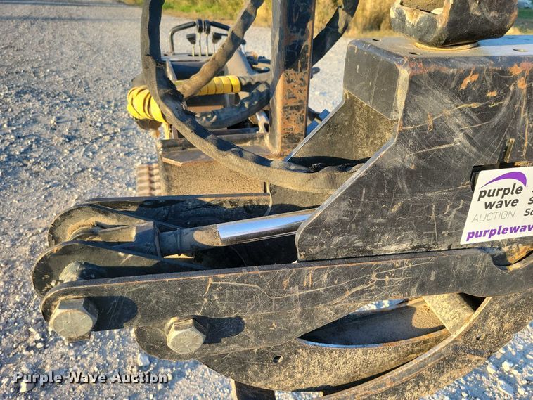 image for item EA2651 Branch Manager T10014 compact utility loader grapple