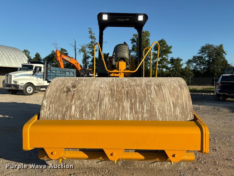 image for item EA6979 2004 Caterpillar CS-563E single drum vibratory roller