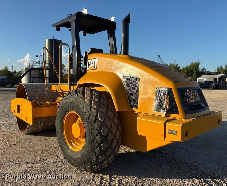 image for item EA6979 2004 Caterpillar CS-563E single drum vibratory roller