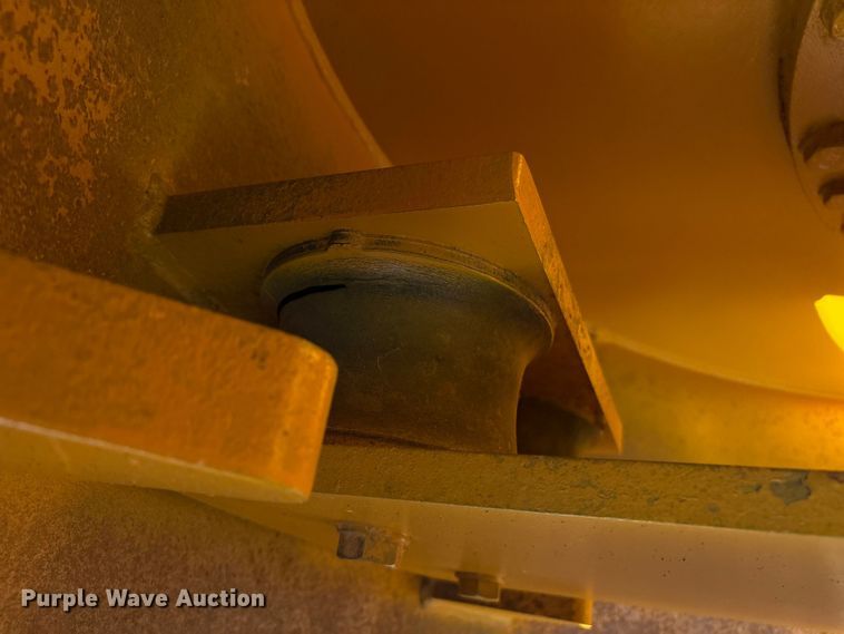 image for item EA6979 2004 Caterpillar CS-563E single drum vibratory roller