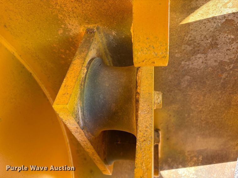 image for item EA6979 2004 Caterpillar CS-563E single drum vibratory roller