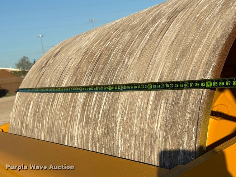 image for item EA6979 2004 Caterpillar CS-563E single drum vibratory roller