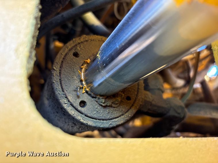 image for item EA6979 2004 Caterpillar CS-563E single drum vibratory roller