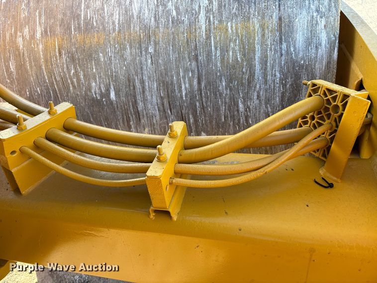 image for item EA6979 2004 Caterpillar CS-563E single drum vibratory roller