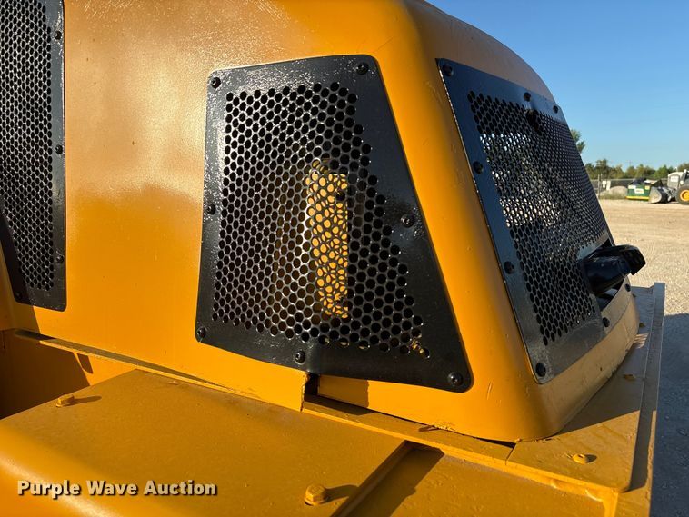 image for item EA6979 2004 Caterpillar CS-563E single drum vibratory roller