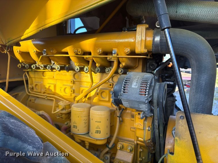 image for item EA6979 2004 Caterpillar CS-563E single drum vibratory roller