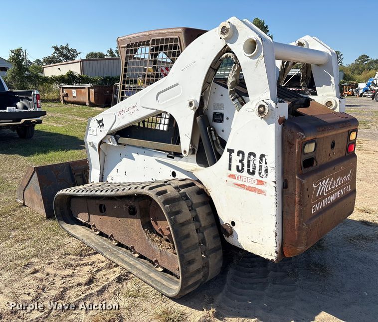 image for item EA6992 2005 Bobcat T300 tracked skid steer loader