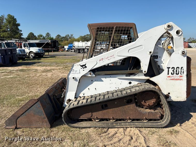 image for item EA6992 2005 Bobcat T300 tracked skid steer loader