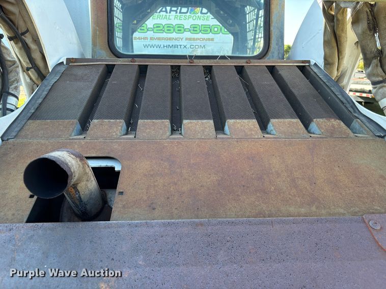 image for item EA6992 2005 Bobcat T300 tracked skid steer loader