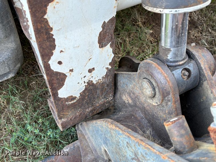 image for item EA6992 2005 Bobcat T300 tracked skid steer loader