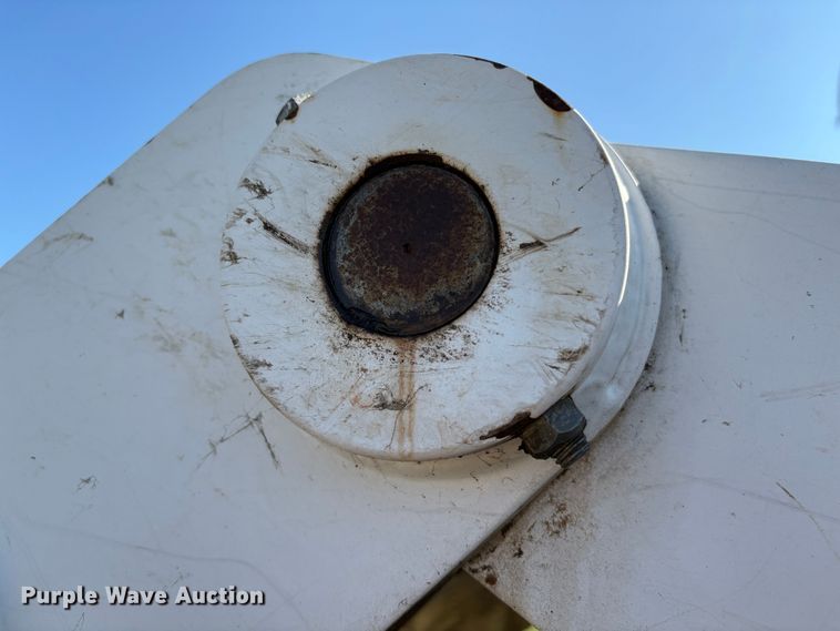 image for item EA6992 2005 Bobcat T300 tracked skid steer loader