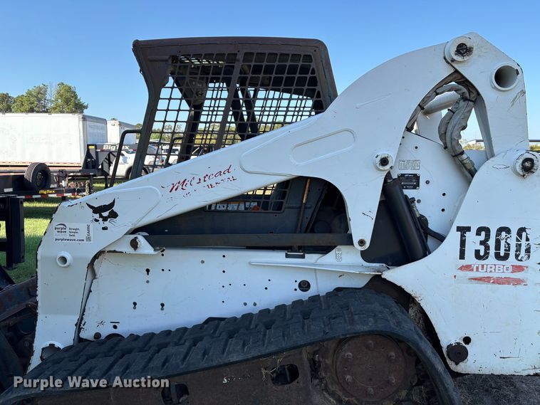 image for item EA6992 2005 Bobcat T300 tracked skid steer loader