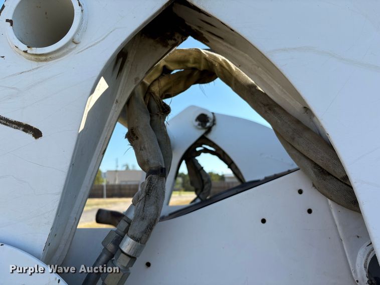 image for item EA6992 2005 Bobcat T300 tracked skid steer loader