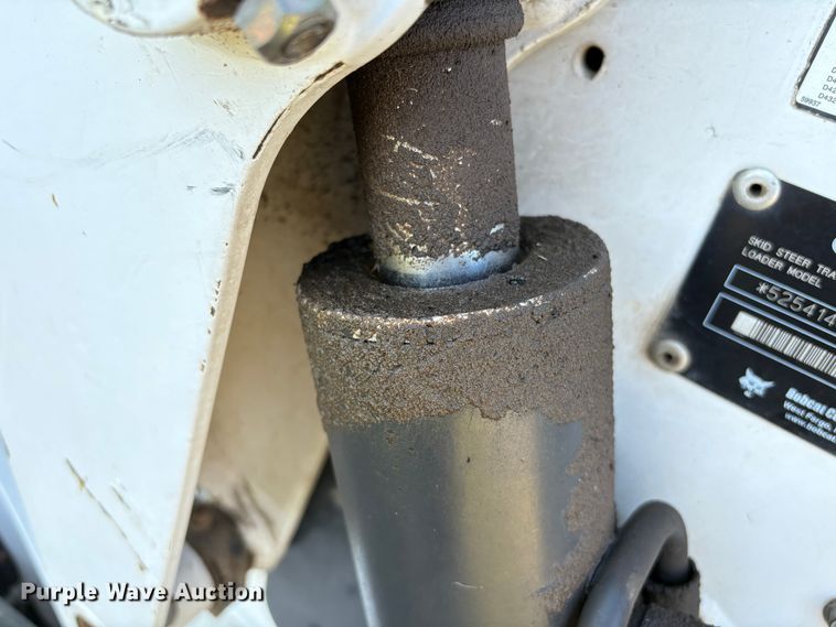 image for item EA6992 2005 Bobcat T300 tracked skid steer loader