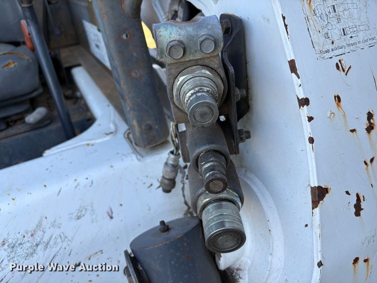 image for item EA6992 2005 Bobcat T300 tracked skid steer loader