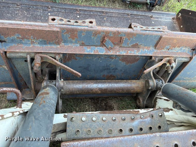 image for item EA6992 2005 Bobcat T300 tracked skid steer loader