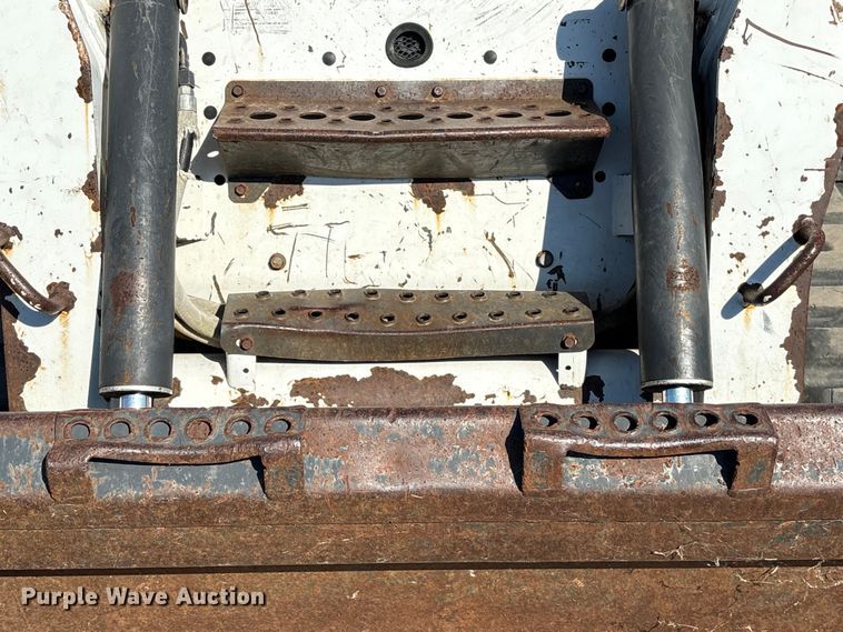 image for item EA6992 2005 Bobcat T300 tracked skid steer loader