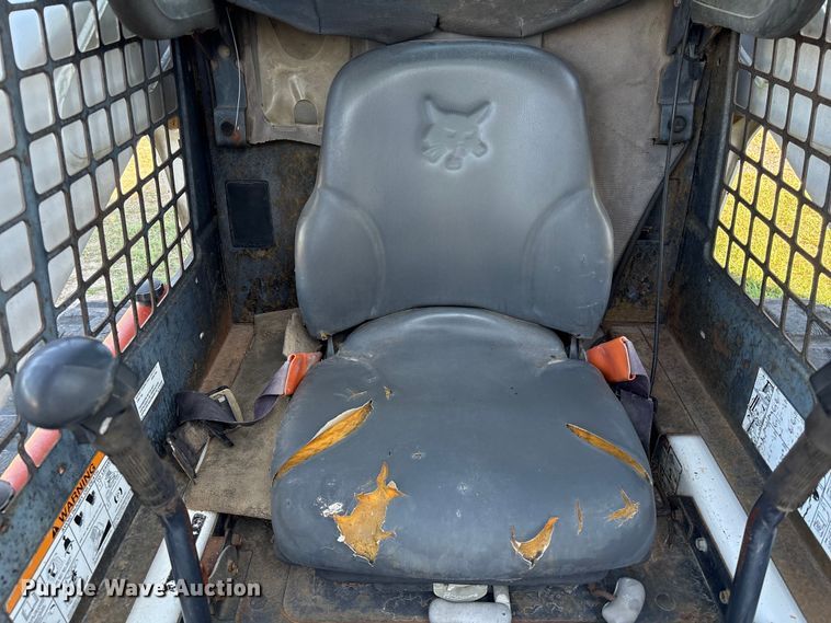 image for item EA6992 2005 Bobcat T300 tracked skid steer loader