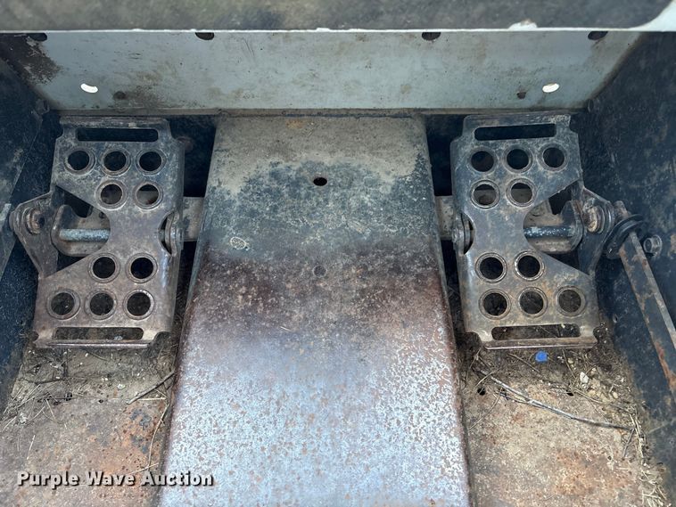 image for item EA6992 2005 Bobcat T300 tracked skid steer loader