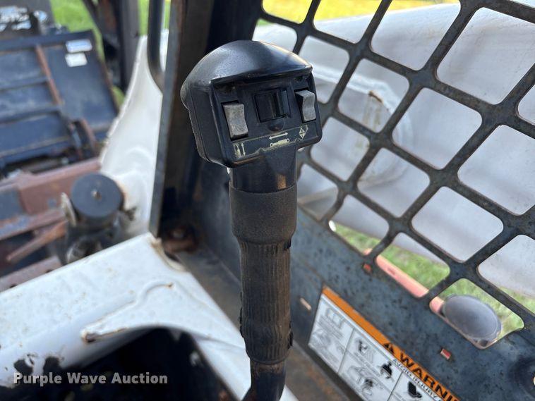 image for item EA6992 2005 Bobcat T300 tracked skid steer loader