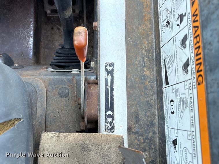 image for item EA6992 2005 Bobcat T300 tracked skid steer loader