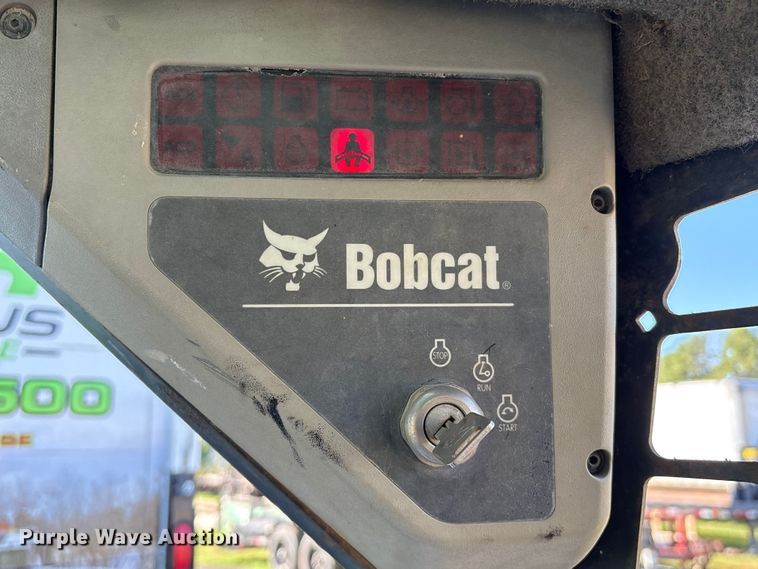 image for item EA6992 2005 Bobcat T300 tracked skid steer loader