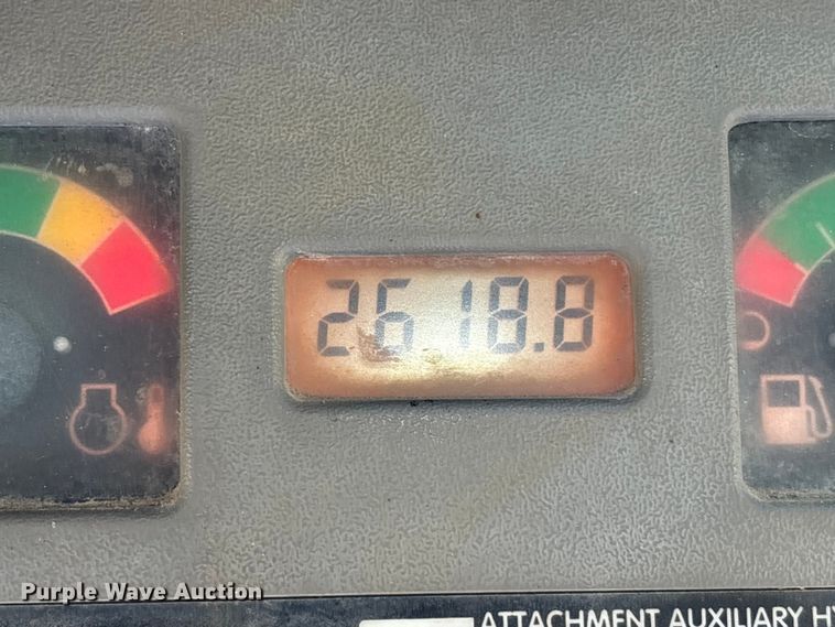 image for item EA6992 2005 Bobcat T300 tracked skid steer loader