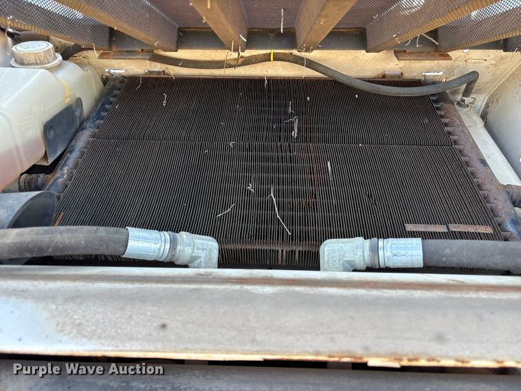 image for item EA6992 2005 Bobcat T300 tracked skid steer loader