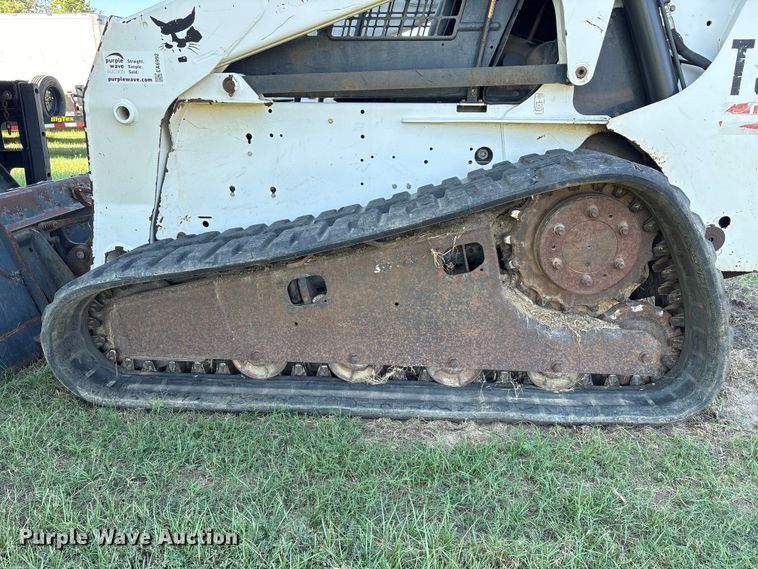 image for item EA6992 2005 Bobcat T300 tracked skid steer loader