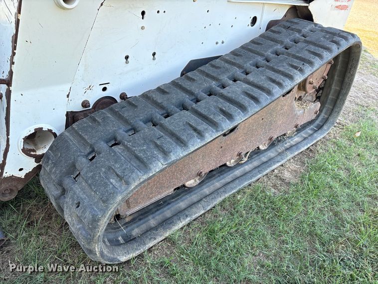 image for item EA6992 2005 Bobcat T300 tracked skid steer loader