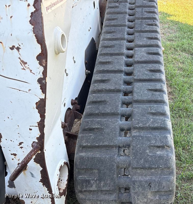 image for item EA6992 2005 Bobcat T300 tracked skid steer loader