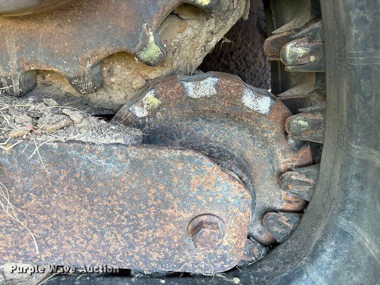 image for item EA6992 2005 Bobcat T300 tracked skid steer loader