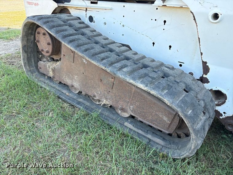 image for item EA6992 2005 Bobcat T300 tracked skid steer loader
