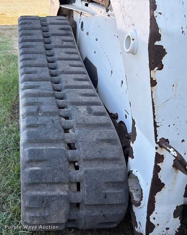 image for item EA6992 2005 Bobcat T300 tracked skid steer loader