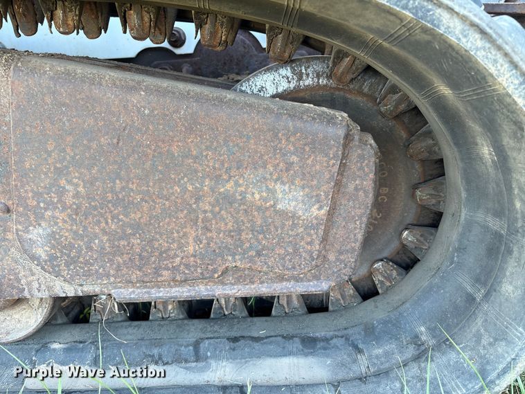 image for item EA6992 2005 Bobcat T300 tracked skid steer loader