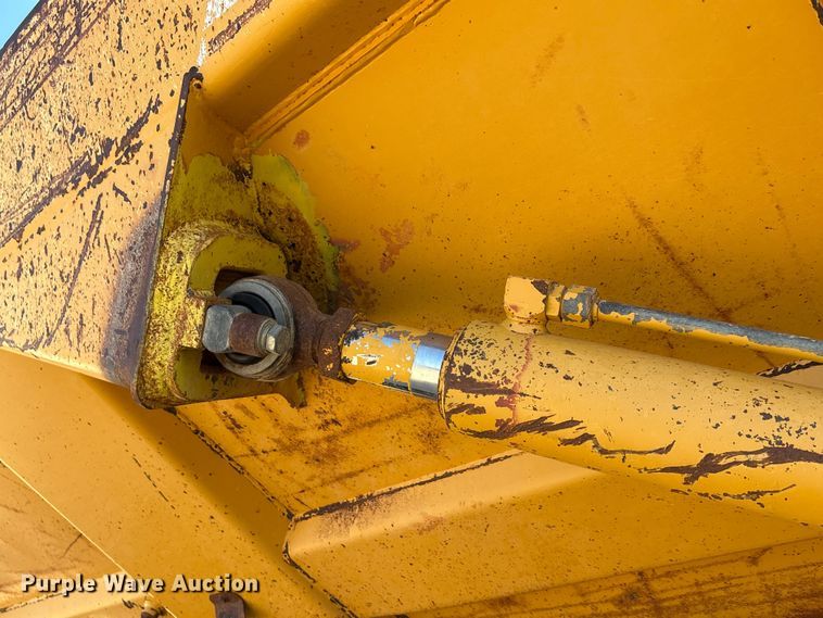 image for item EA7553 2007 John Deere 300D articulated haul truck