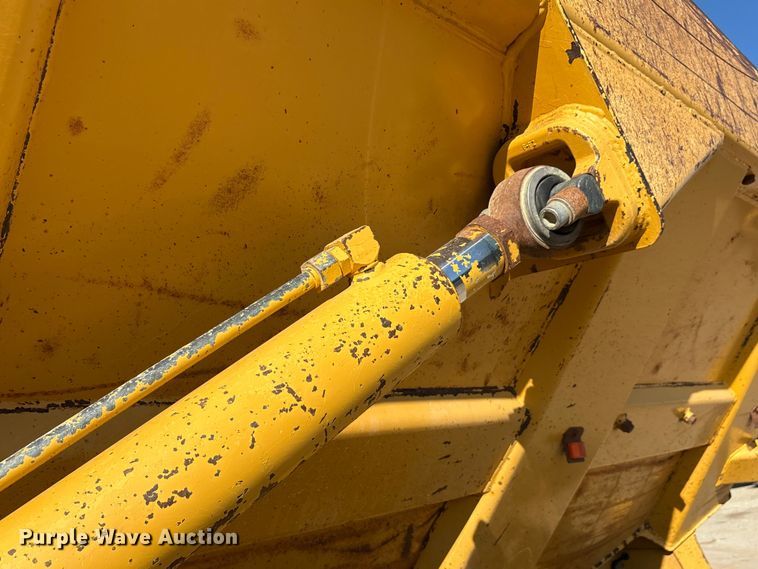 image for item EA7553 2007 John Deere 300D articulated haul truck