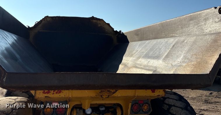 image for item EA7553 2007 John Deere 300D articulated haul truck