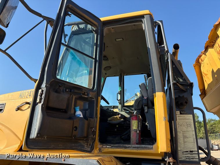 image for item EA7553 2007 John Deere 300D articulated haul truck