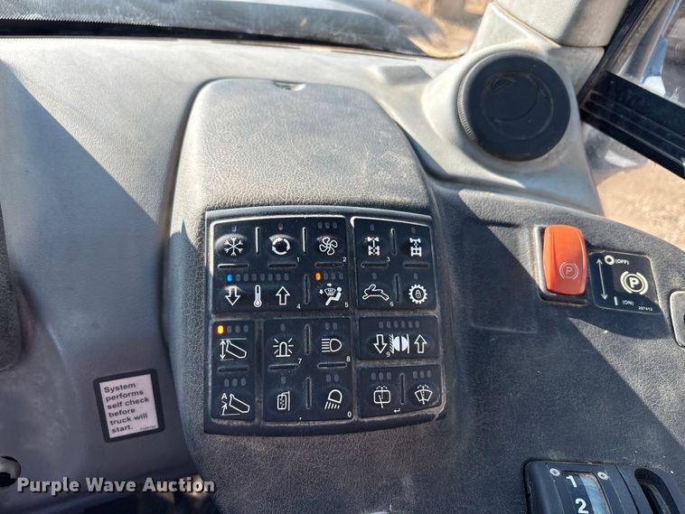 image for item EA7553 2007 John Deere 300D articulated haul truck