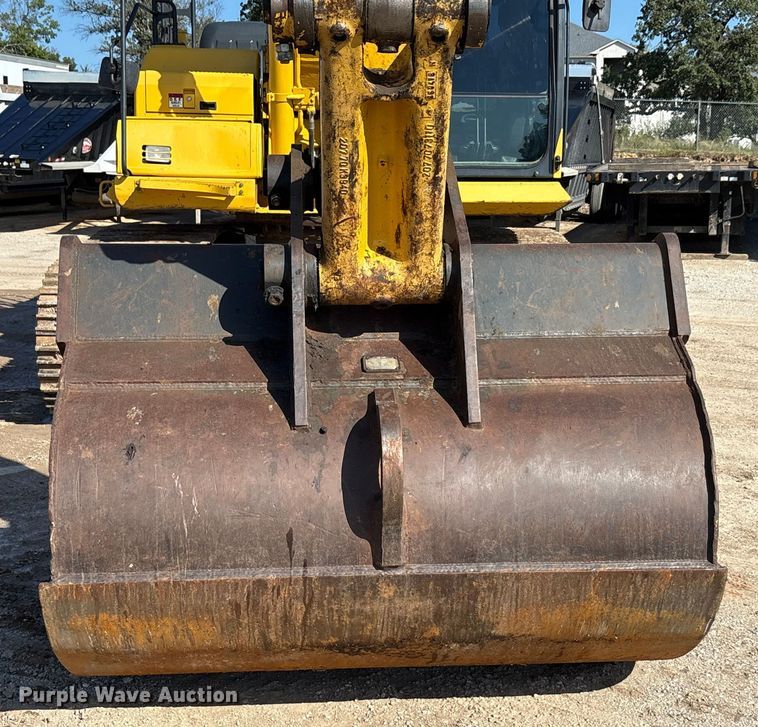 image for item EA7554 2019 Komatsu PC360LCi-11 excavator