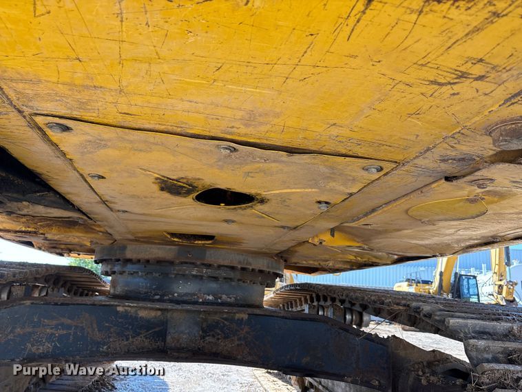 image for item EA7554 2019 Komatsu PC360LCi-11 excavator