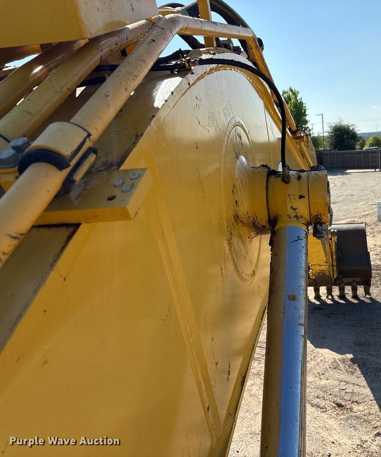 image for item EA7554 2019 Komatsu PC360LCi-11 excavator